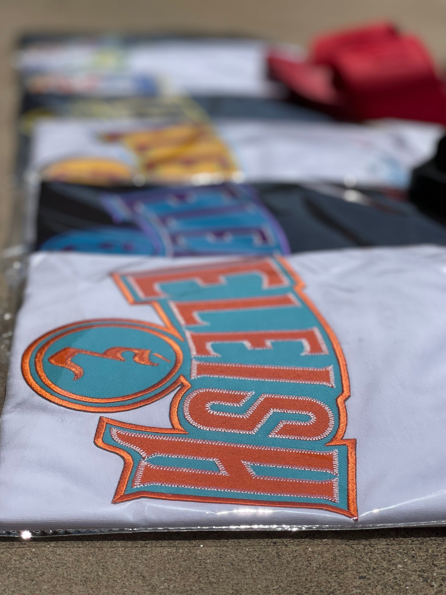BIG LOGO TEE